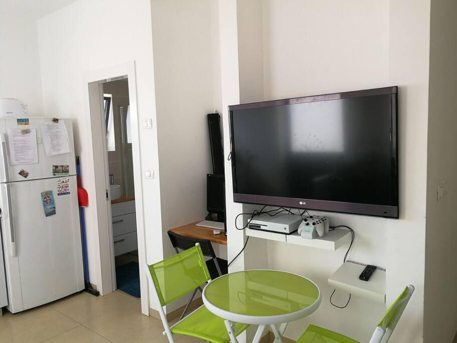 Charming Unit In Dead Sea * Avnat